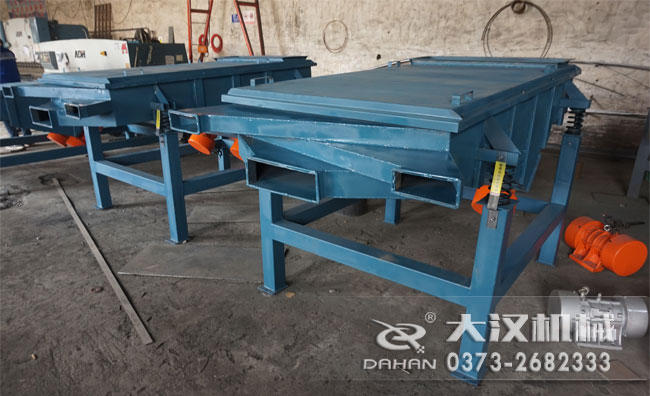直線(xiàn)振動(dòng)篩分機(jī) 直線(xiàn)振動(dòng)篩分機(jī)