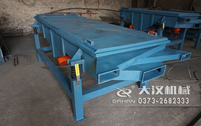 直線(xiàn)振動(dòng)篩分機(jī) 直線(xiàn)振動(dòng)篩分機(jī)