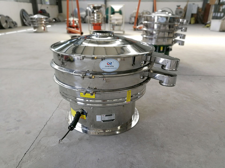 全不銹鋼振動篩整機(jī)采用不銹鋼拋光而成，干凈衛(wèi)生，可避免原料被污染